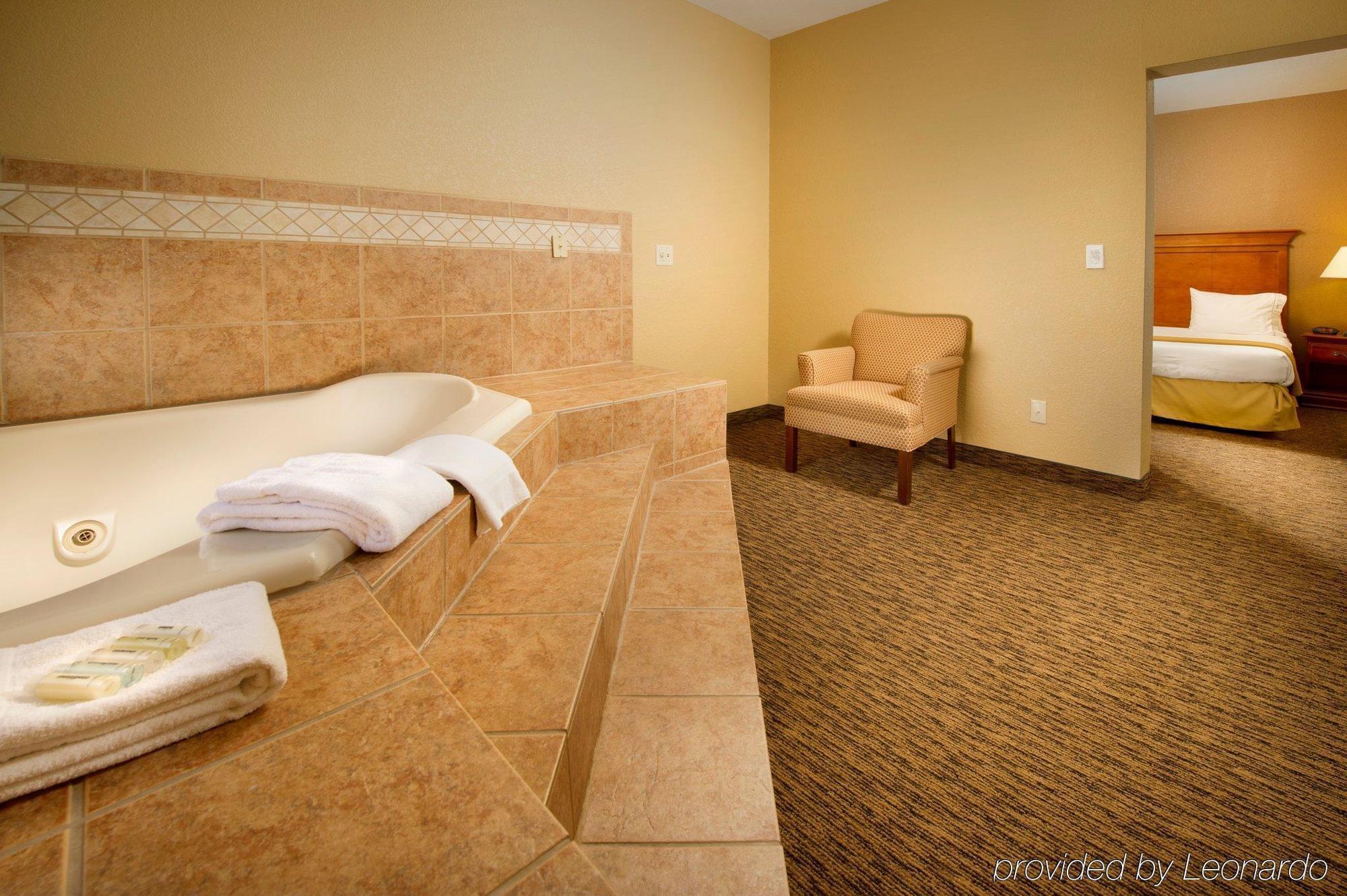 Holiday Inn Express & Suites San Antonio - Downtown Market Area By Ihg Extérieur photo