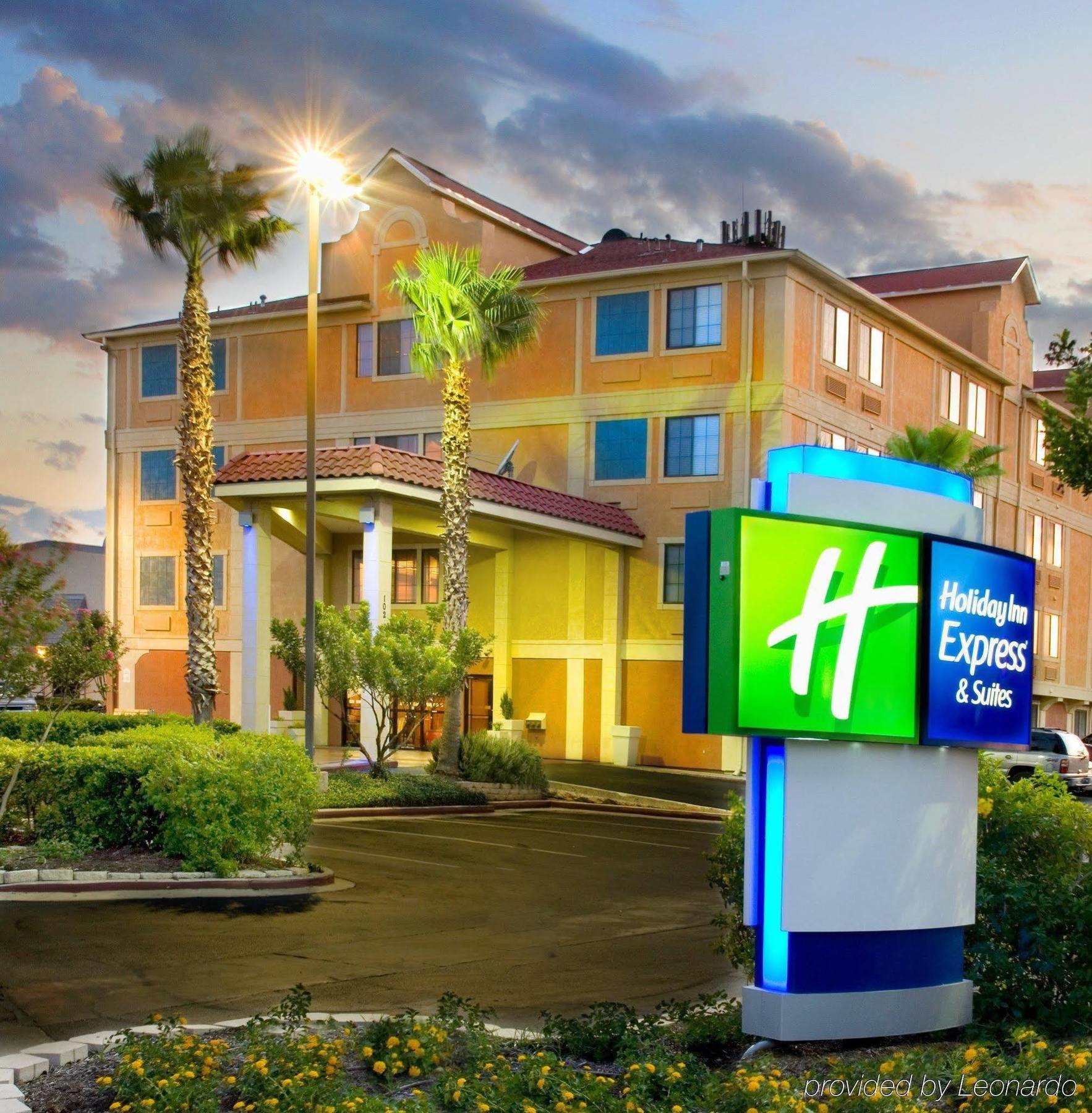 Holiday Inn Express & Suites San Antonio - Downtown Market Area By Ihg Extérieur photo